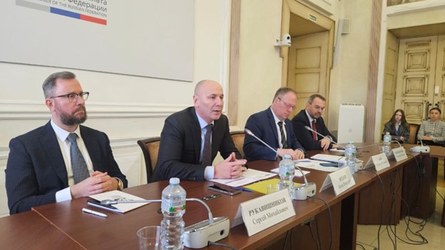 Анзор Музаев рассказал о ходе решения вопроса снижения бюрократии в образовании в ходе совместного заседания общественных советов при Рособрнадзоре, Минпросвещения России и Минобрнауки России