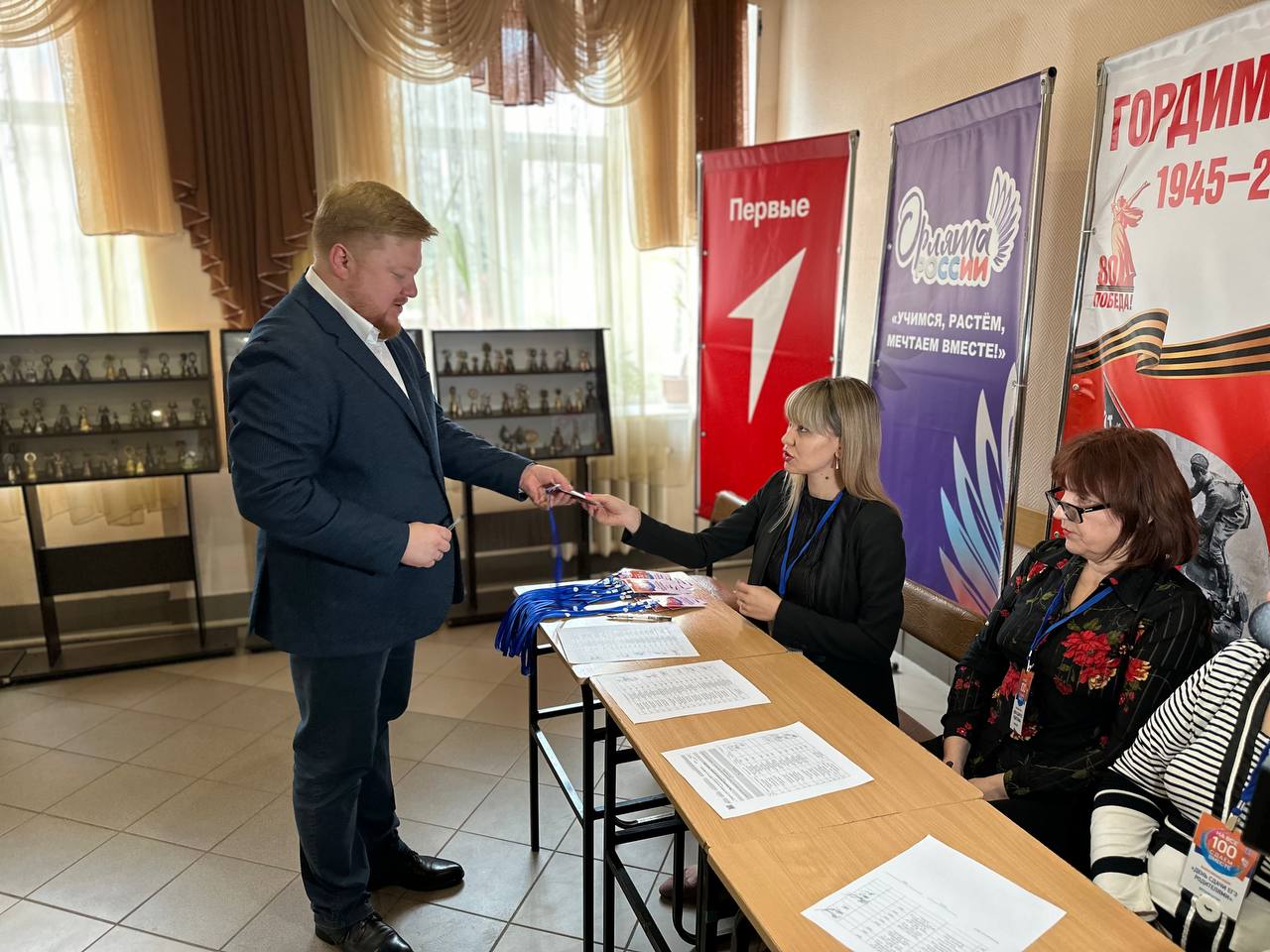 Министр образования и науки ЛНР принял участие в акции «День сдачи ЕГЭ родителями»
